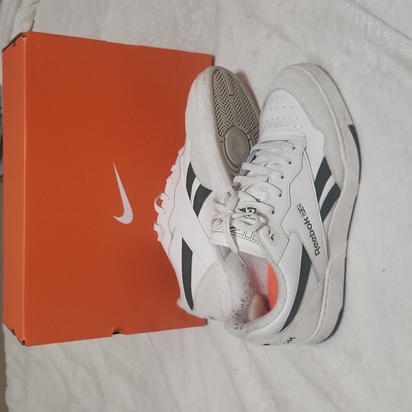 Reebok sneakers - Picture 2 of 4